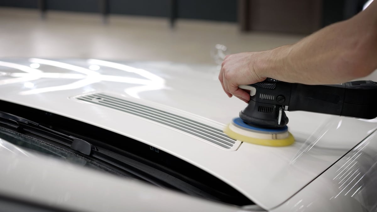 Car polishing process close-up